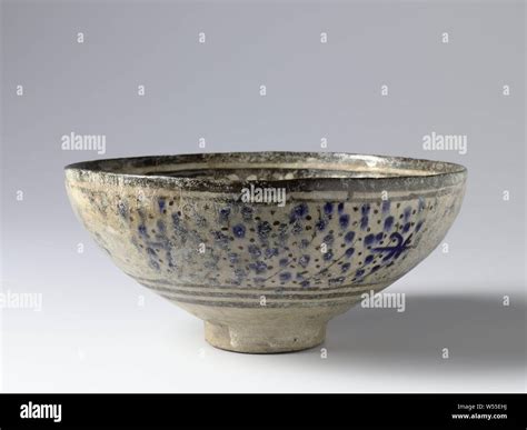  Il Vaso di İbrahim: Un Sinfonia in Blu Cobalto e Intricati Motivi Geometrici