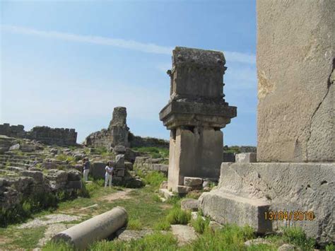  Il Vaso di Xanthos: Un Inno al Simbolismo e alla Maestria Artigianale!