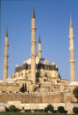   La 'Moschea di Selim II' Un Tesoro di Architettura Ottomana e Splendore Imperiale!